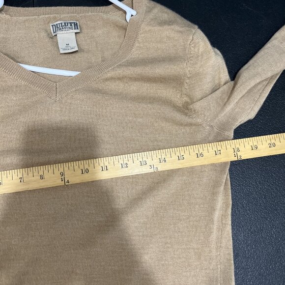 Duluth Trading Sweater Womens M Camel V Neck Merino Wool Knit Pullover Preppy - Picture 5 of 7